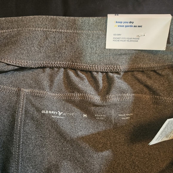 ๐ Old Navy 3" Inseam High-Waisted Powersoft Shorts Medium - Picture 7 of 9